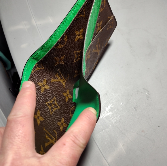 Louis Vuitton Limited Edition Men's Wallet - Picture 7 of 13